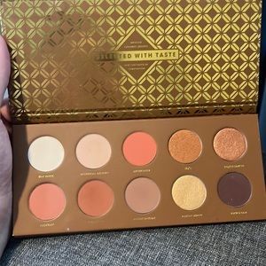 Zoeva Caramel Melange Palette